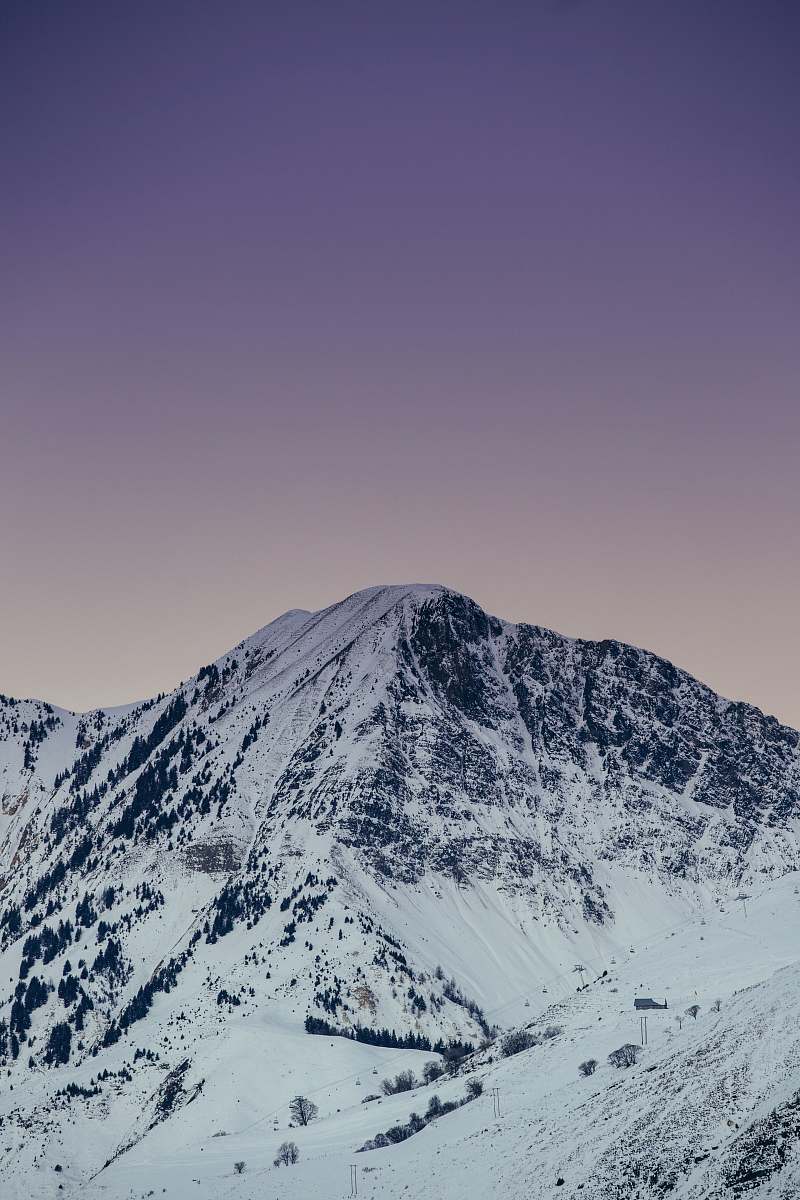 mountain photo of mountain snow