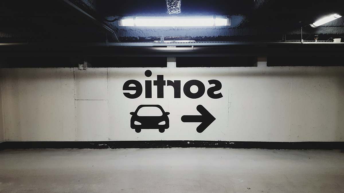 parking Sortie signage car