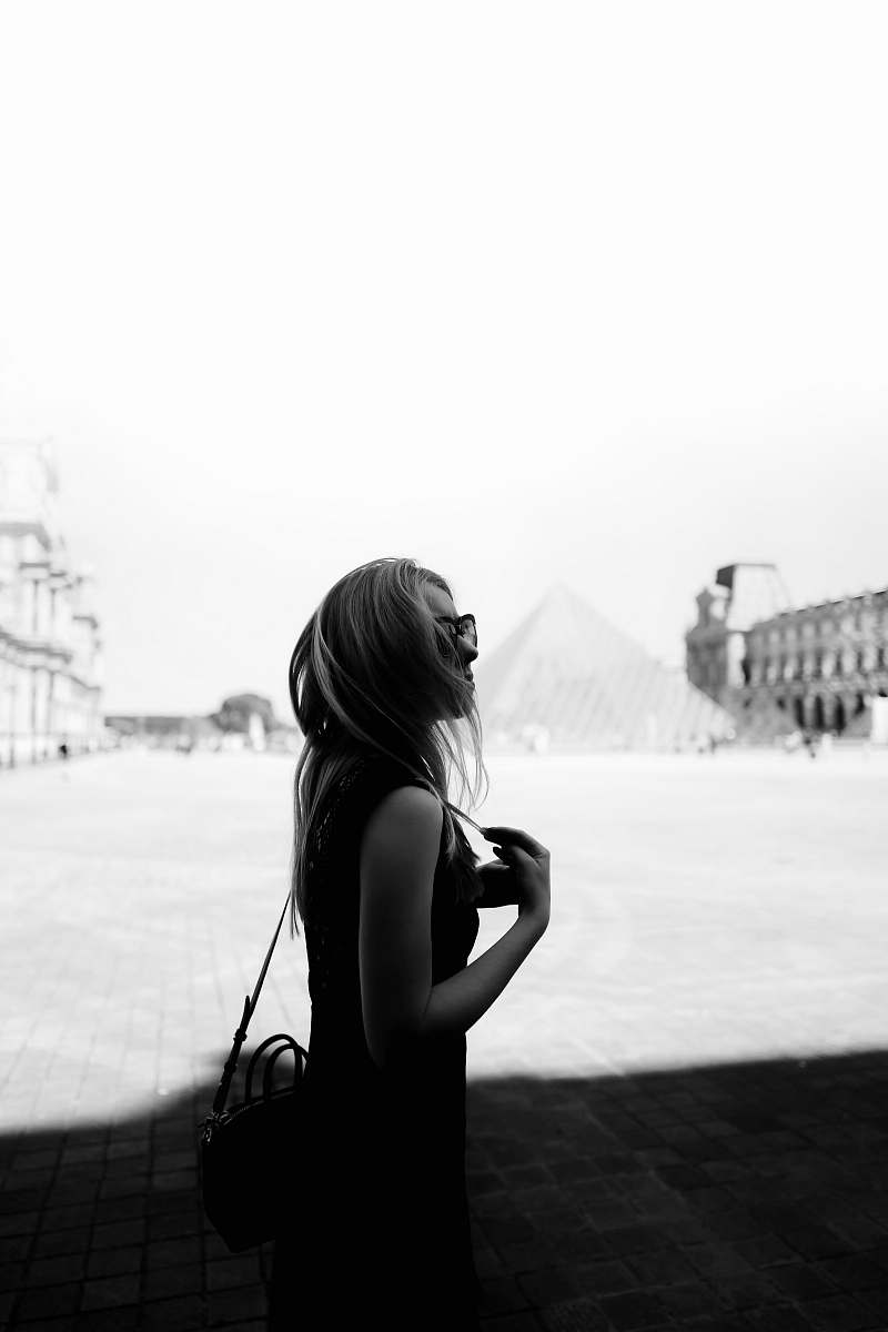human Louvre Museum black-and-white