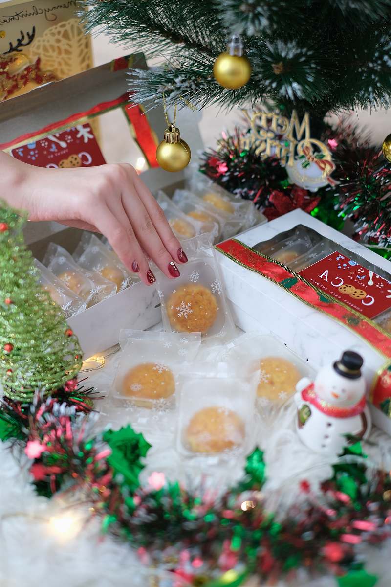 tree snowman figurine ornament