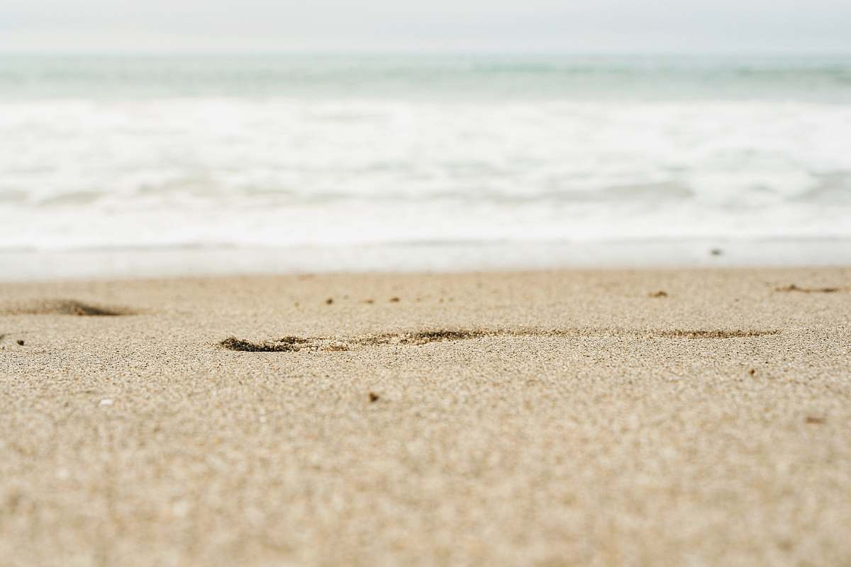 ocean shallow focus photography of coast line beach