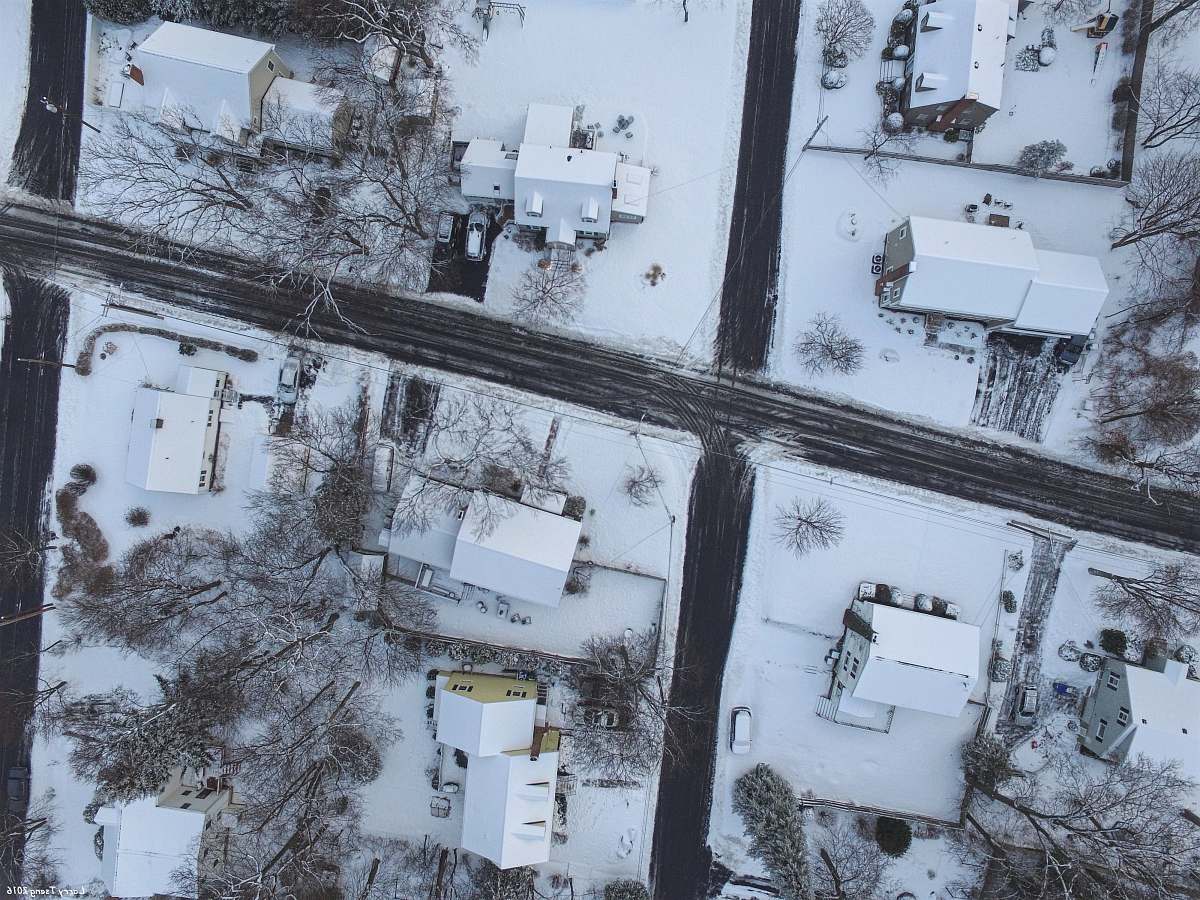 winter top view photography of house covered with snow house