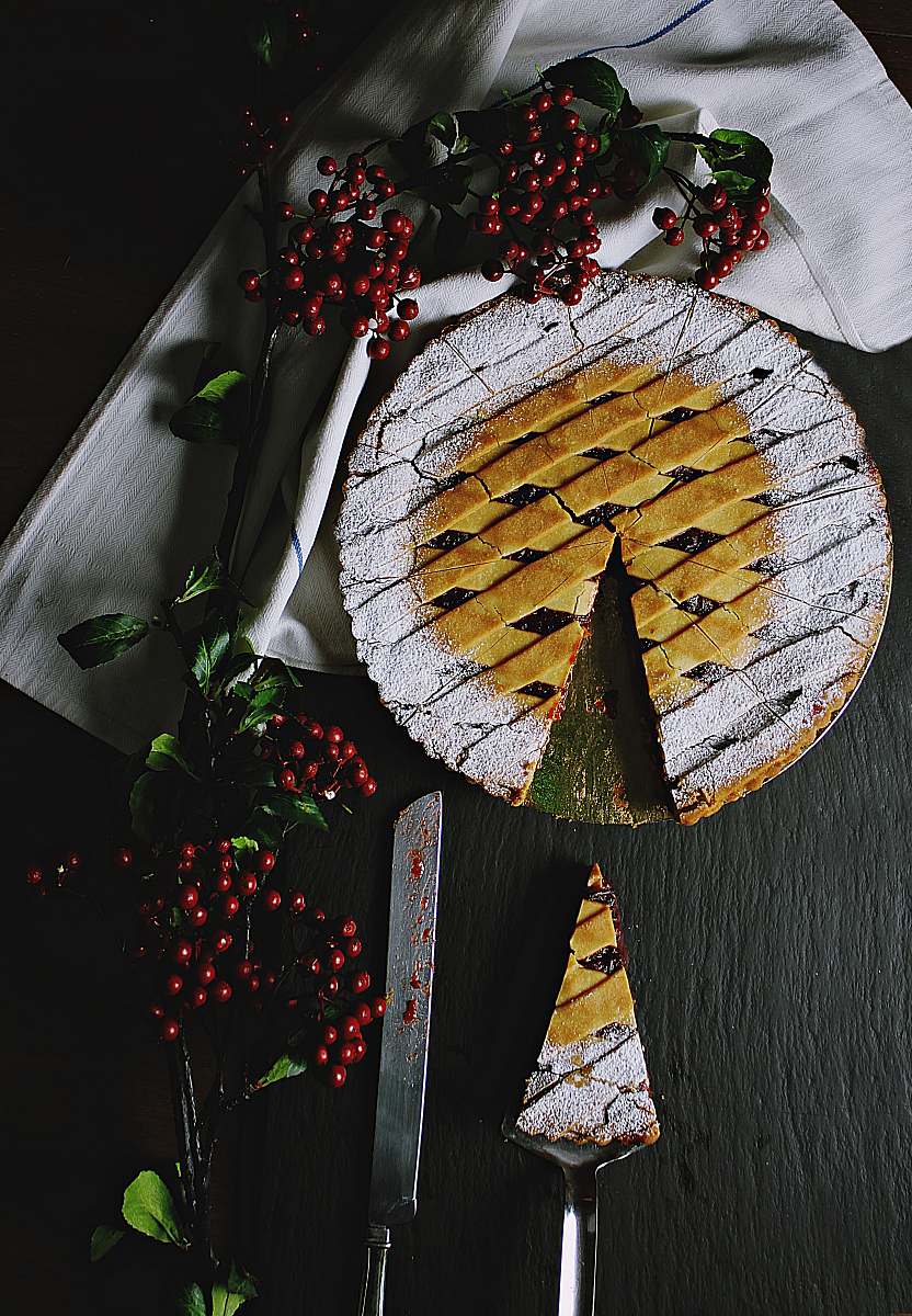 dessert baked sliced cherry pie pie