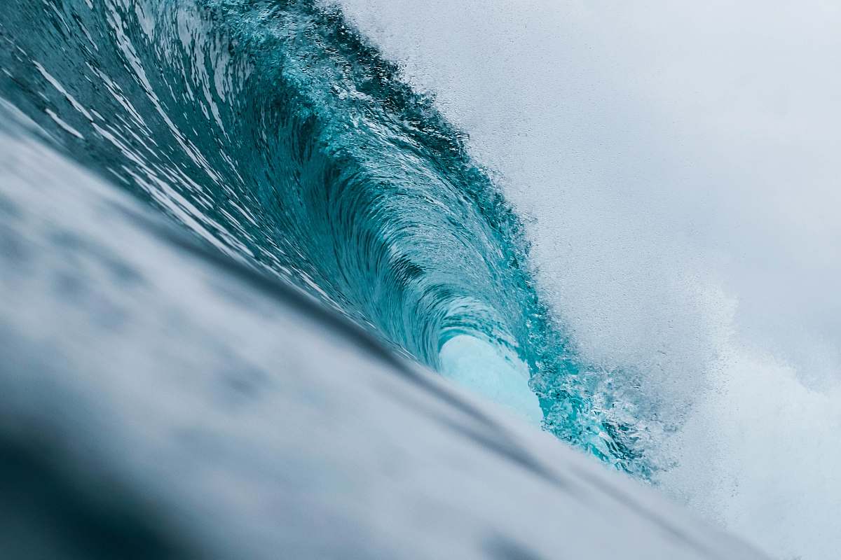 ocean blue sea waves under white sky during daytime sea