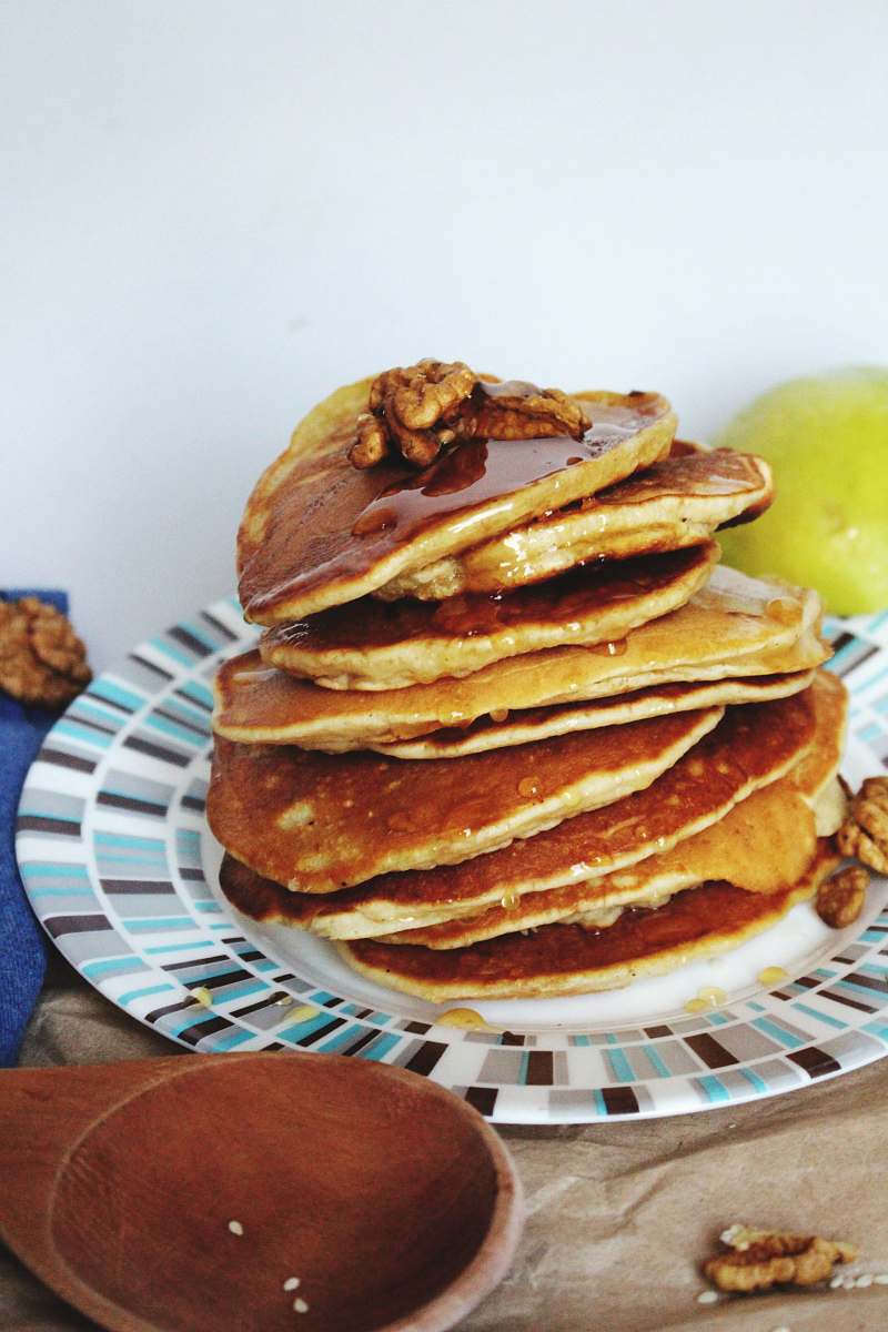 bread pancakes on plate near brown saucer pancake