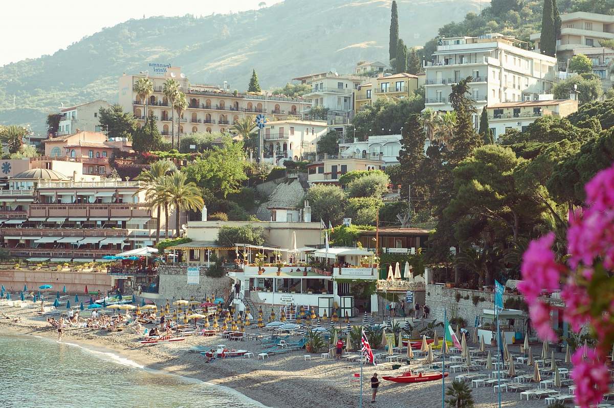 hotels establishments near body of water transportation