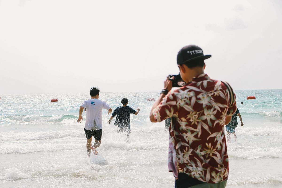 person men's red and white shirt photographer