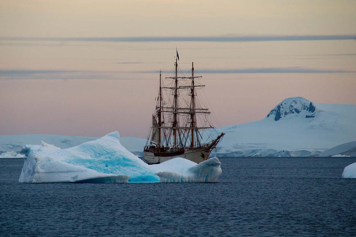 nature brown ship on body of water during daytime outdoors