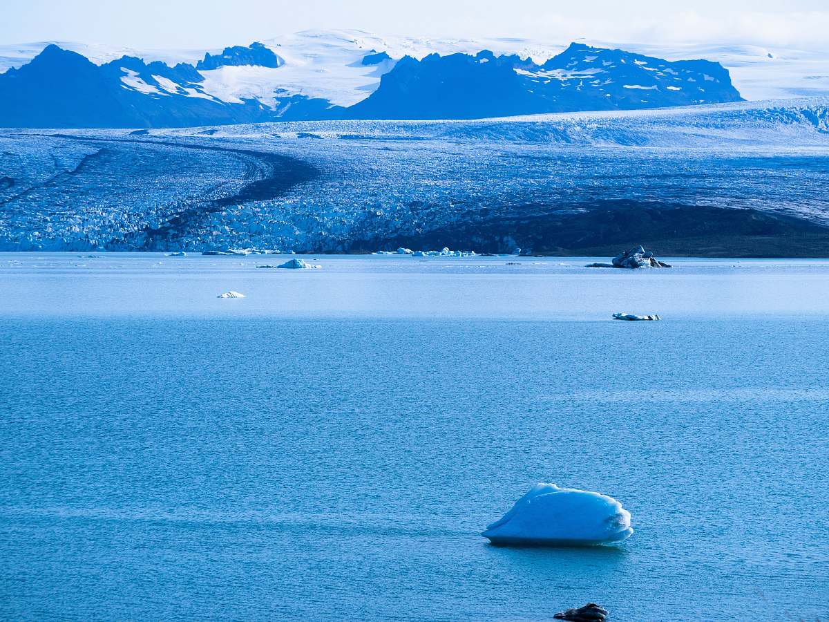 nature photography of body of water and mountain range during daytime outdoors