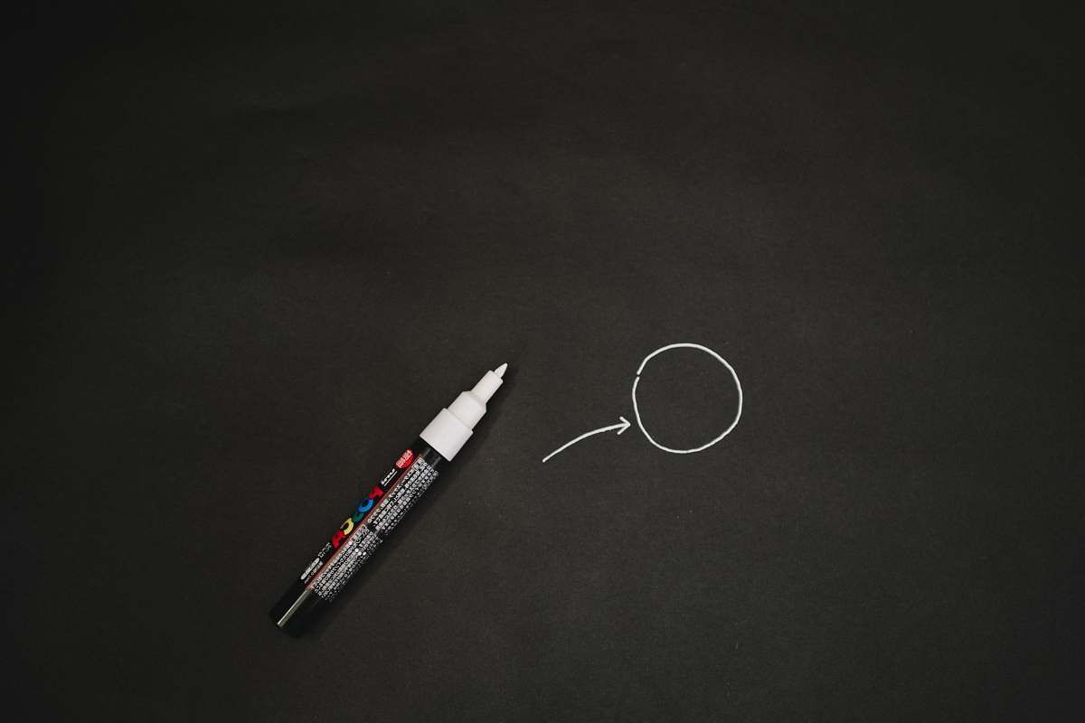pen black marker pen text