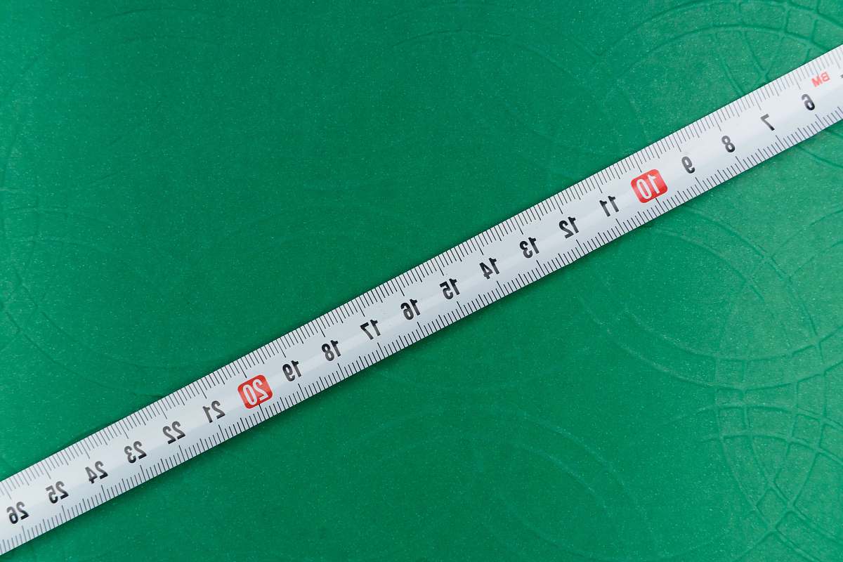 diagram white ruler on green textile measurements