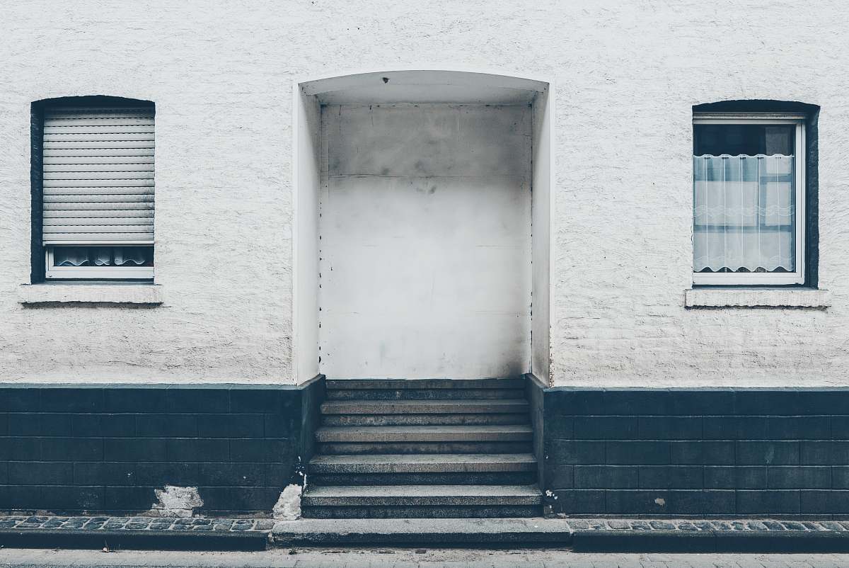 grey close up photo of white and black concrete building's entrance satzvey
