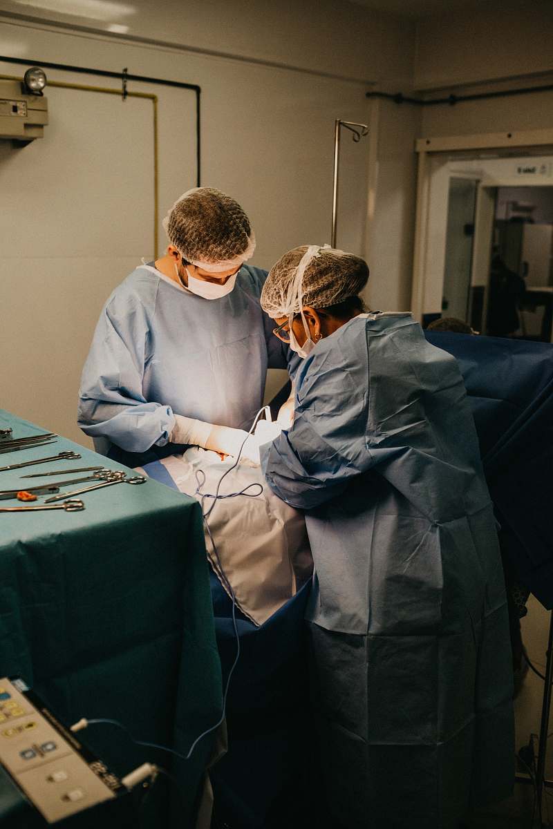 hospital doctors in operator human