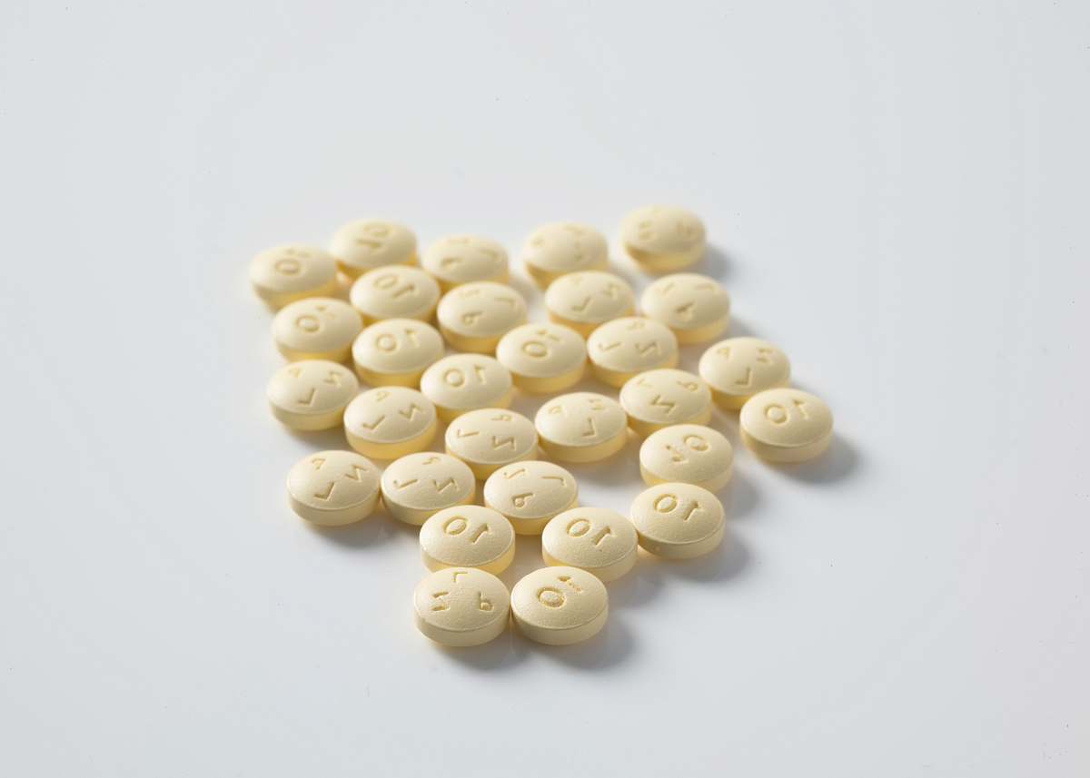 medical round yellow medication pill lot pill