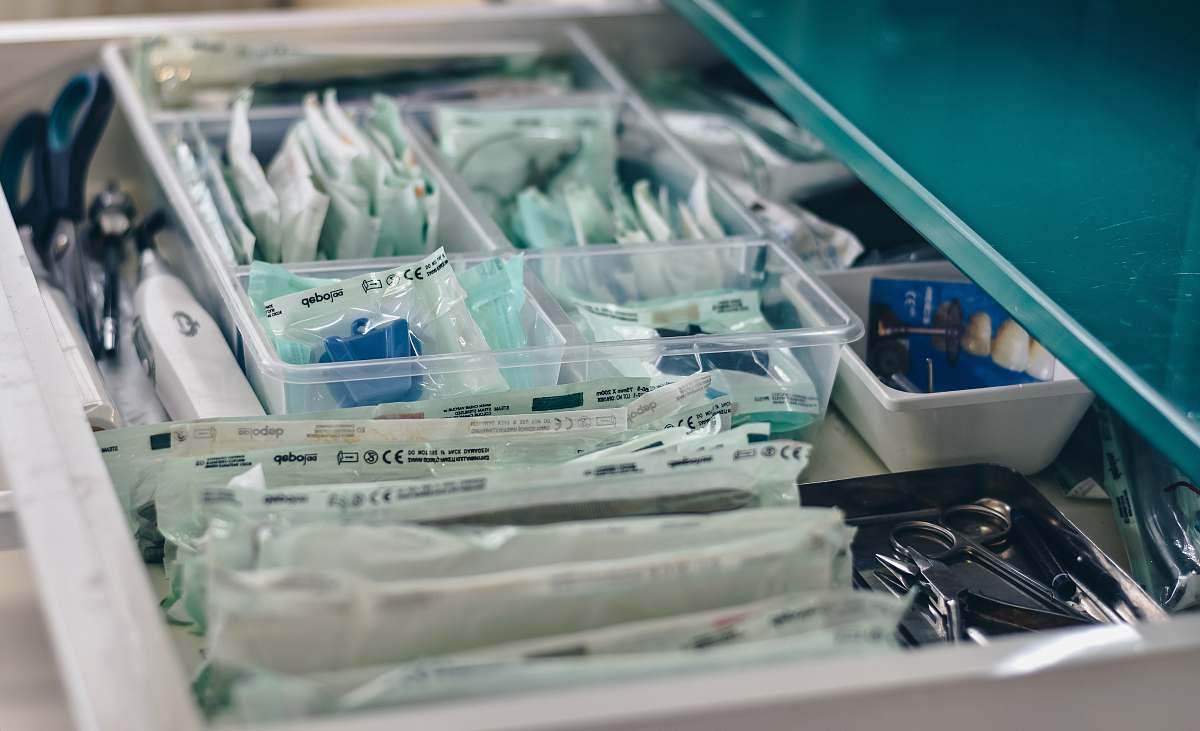 drawer white packs with scissors and medicine on gray tray test