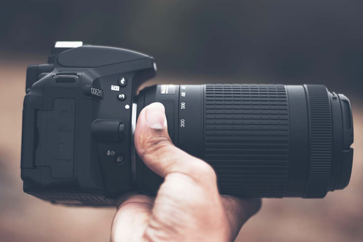 person black DSLR camera camera