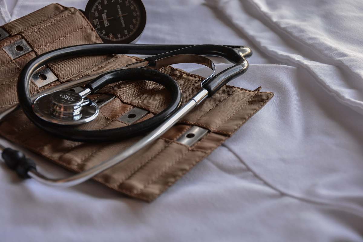 health black stethoscope with brown leather case treatment
