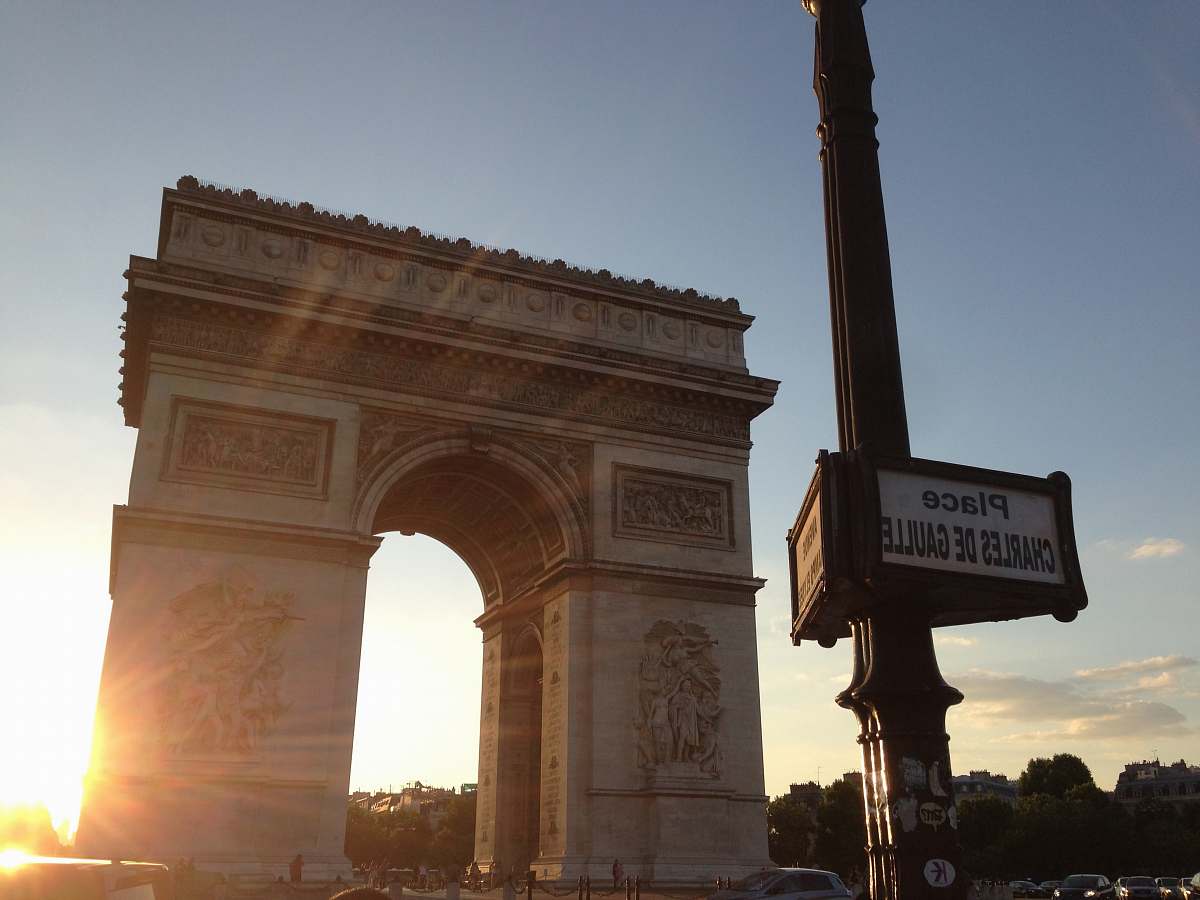 building gray concrete arch arc de triomphe