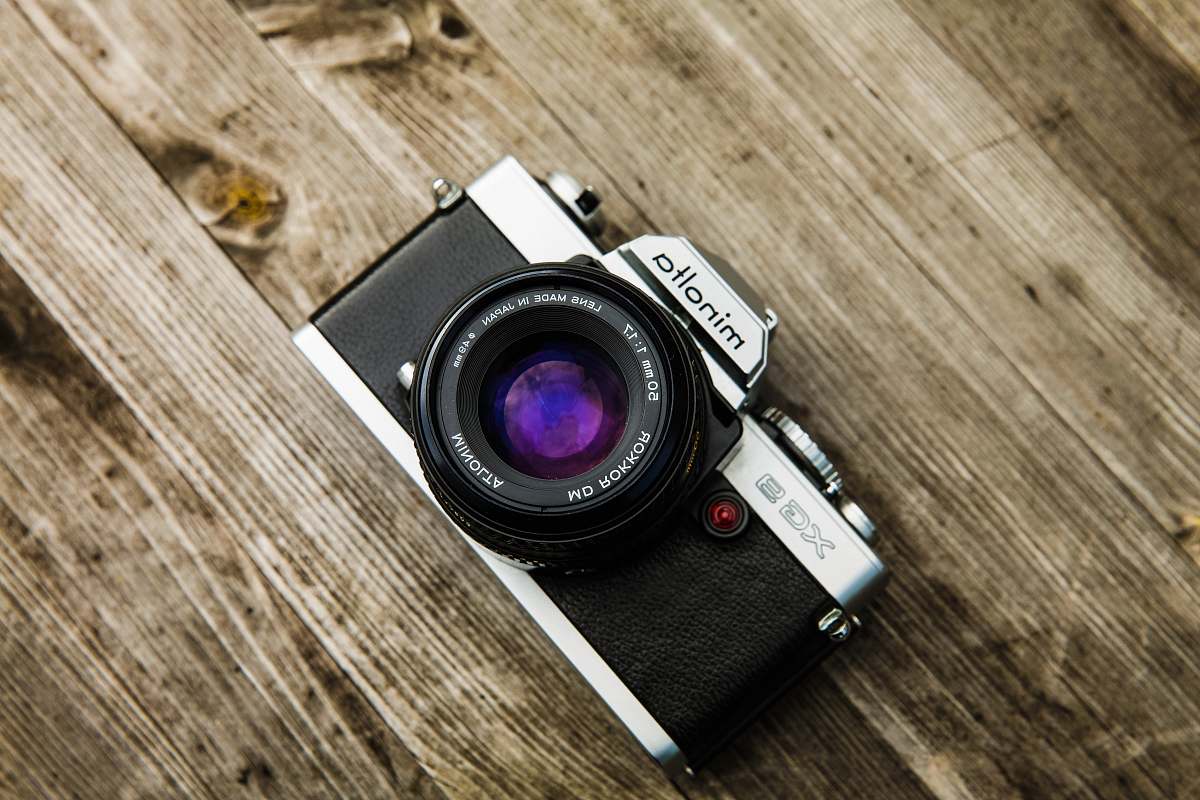 minolta black Minolta DSLR camera on board equipment