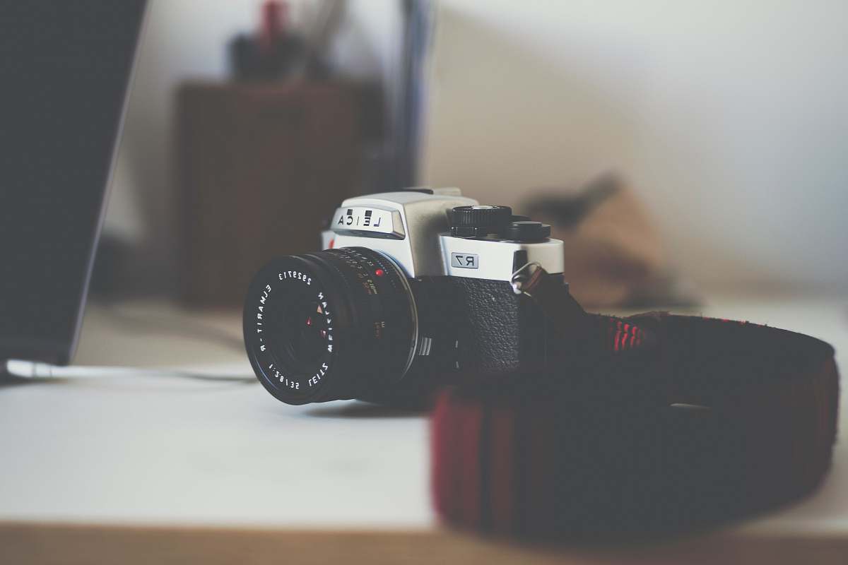 photo black and gray DSLR camera grey