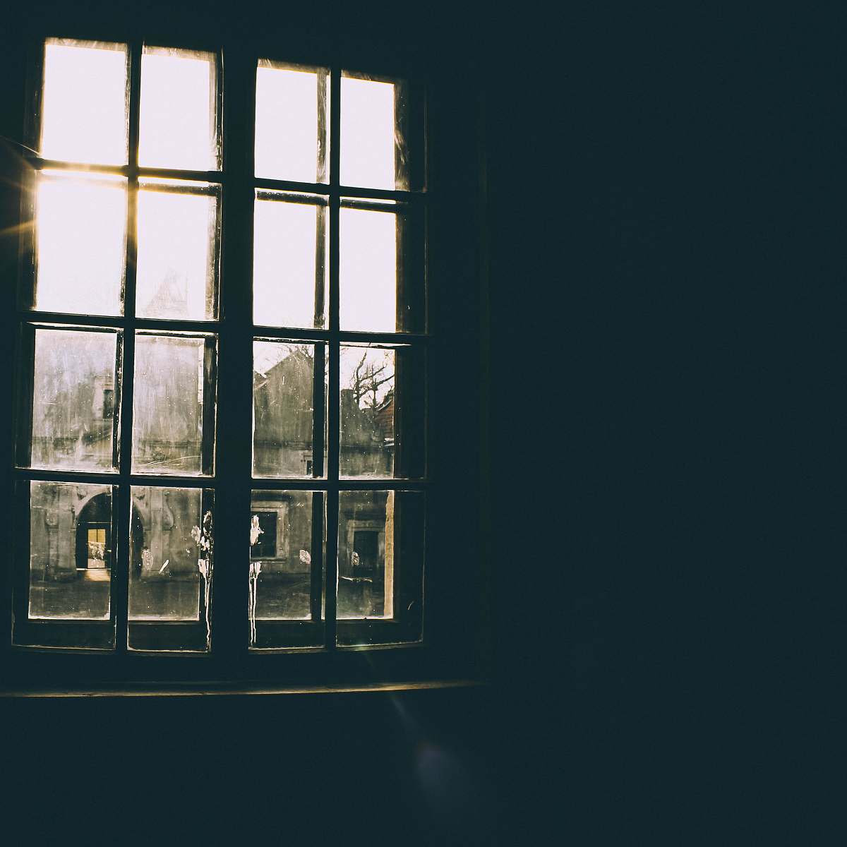 sunlight window against sunlight during daytime light