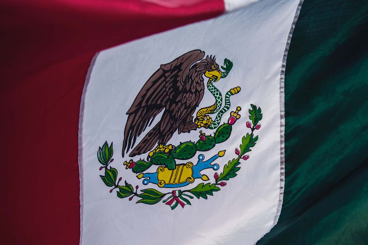 symbol flag of Mexico animal