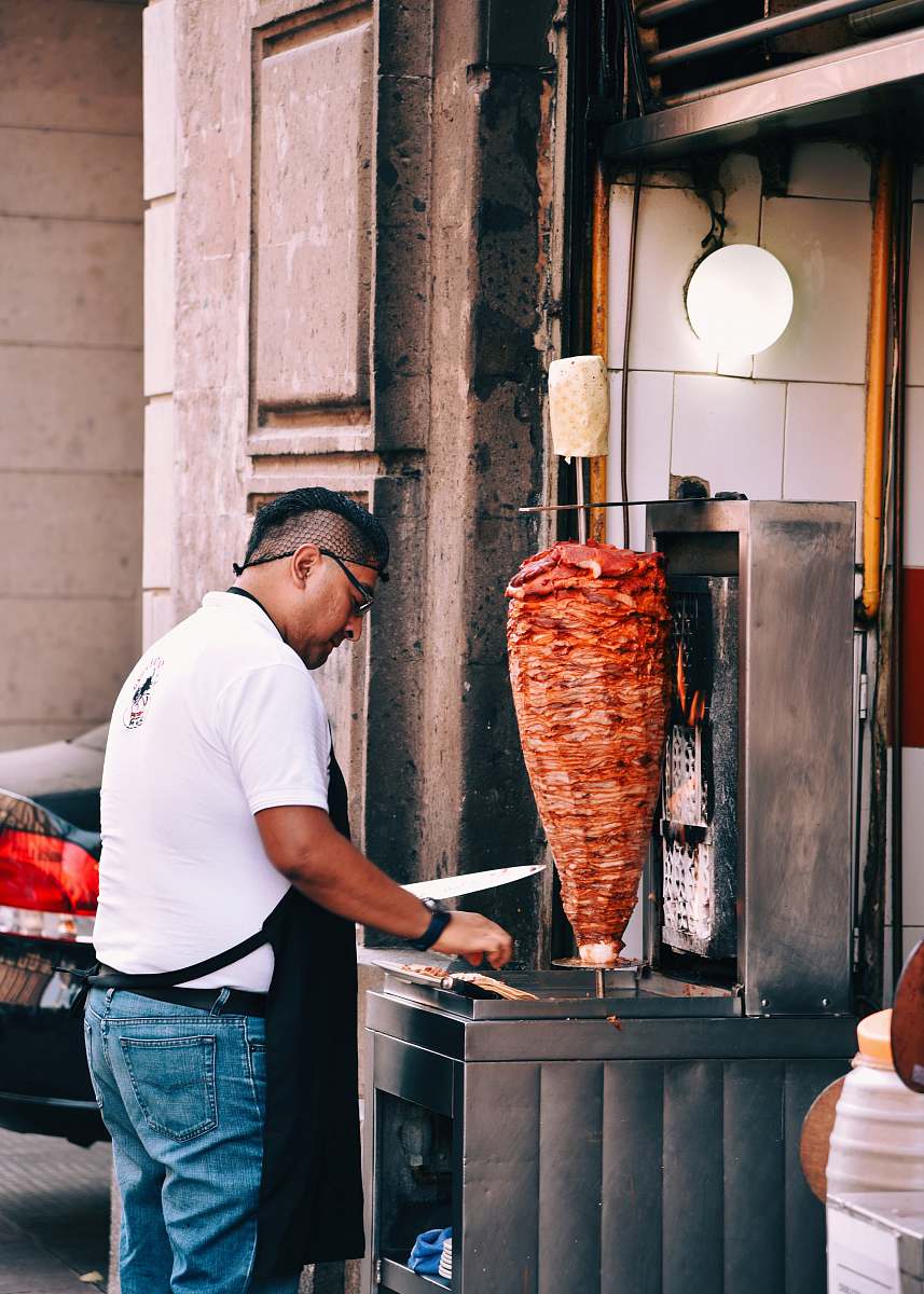person man doing gyro machine human