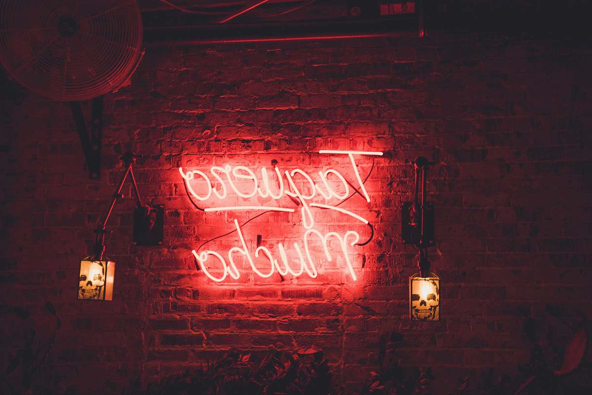 neon Taquero Mucho neon signage taco chelo