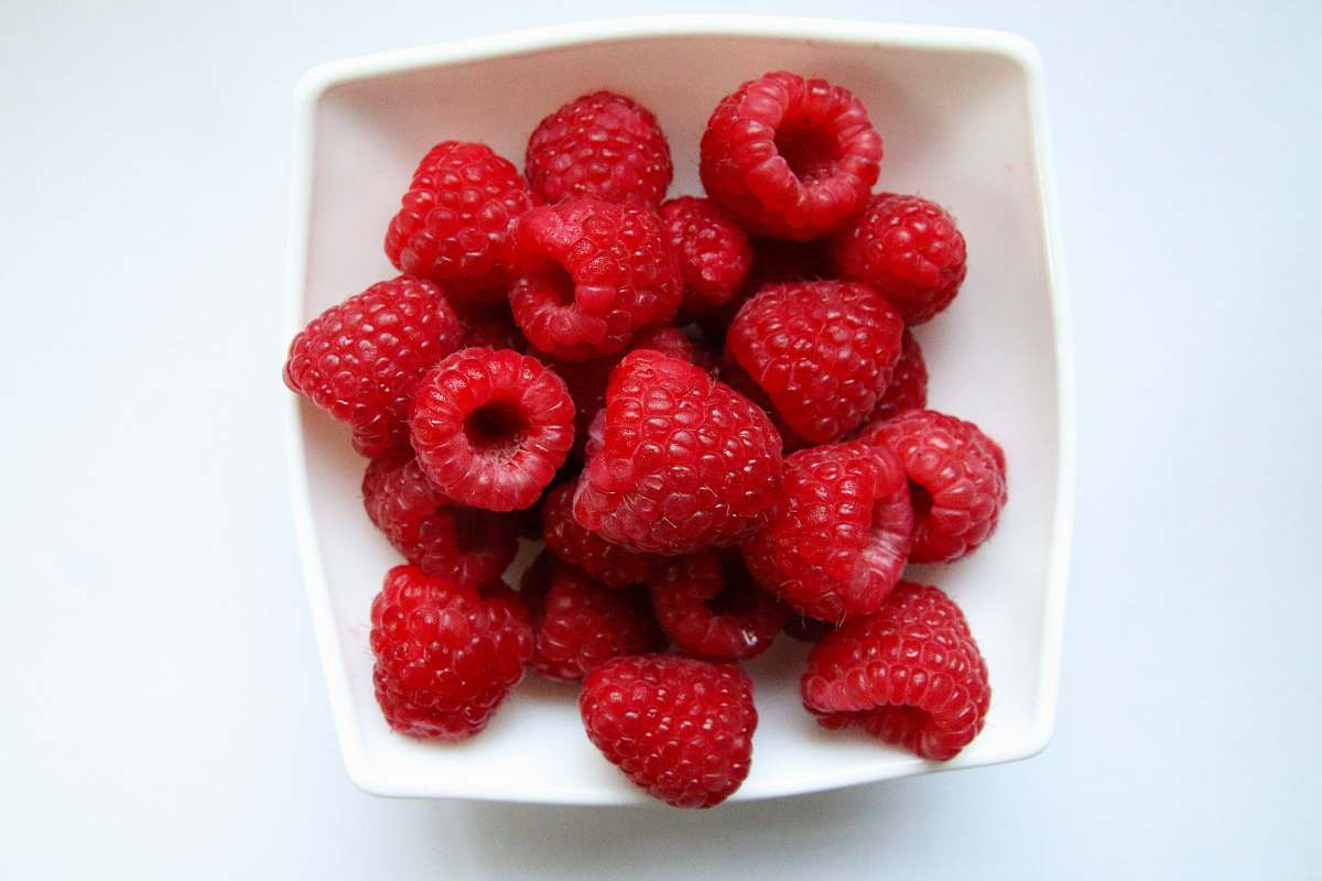 fruit red strawberries on white ceramic bowl plant