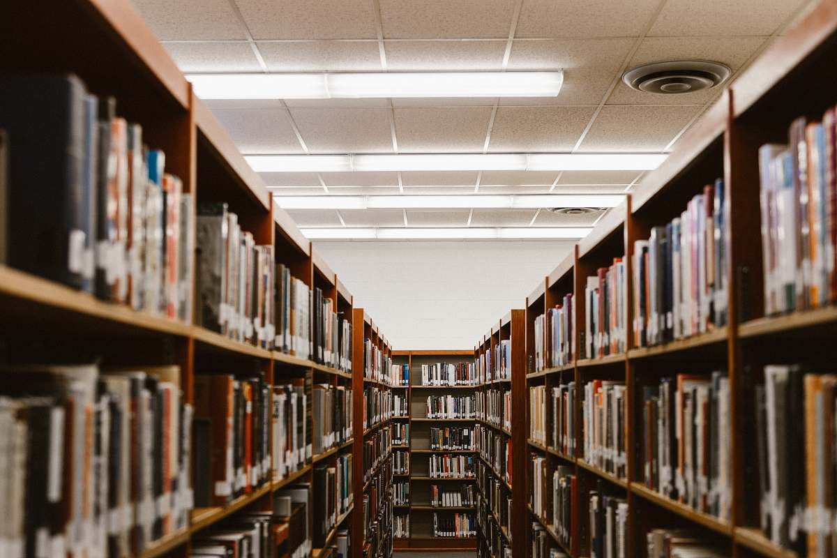 library shallow focus photography of bookshelfs room