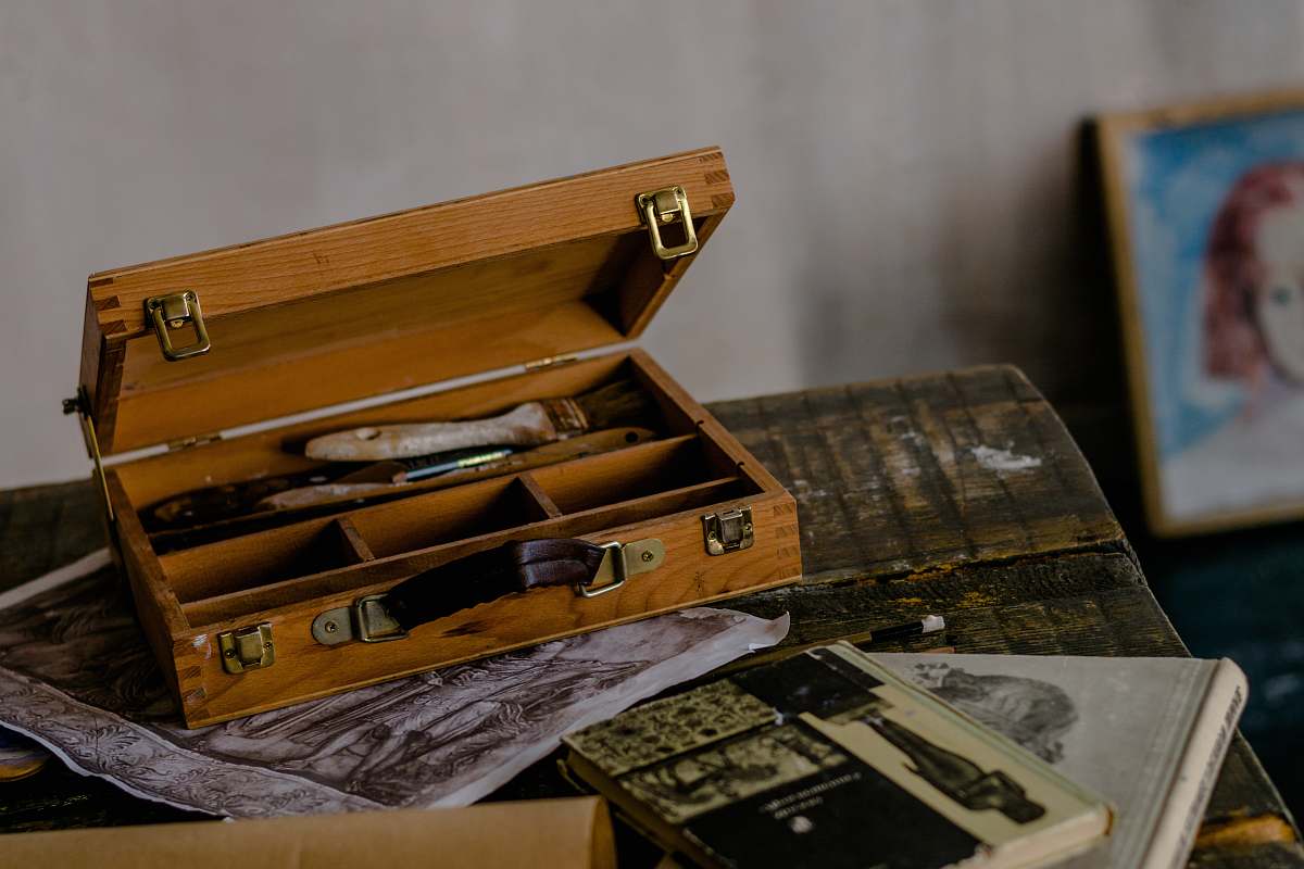 furniture painbrush in box treasure
