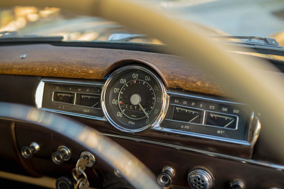 dashboard gray and brown classic vehicle speedometer pointing at zero steering wheel