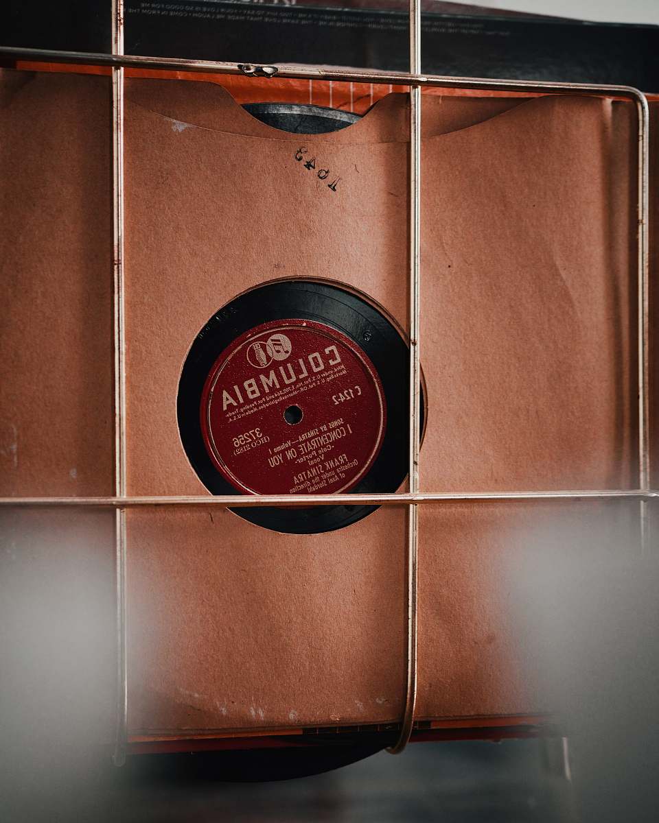 box red and black Columbia vinyl disc carton