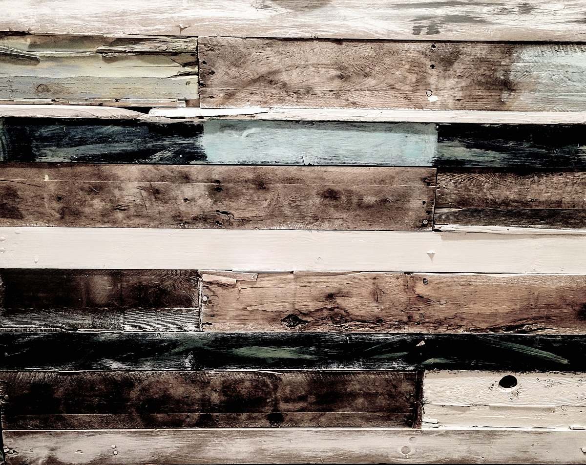 box brown and gray wall crate