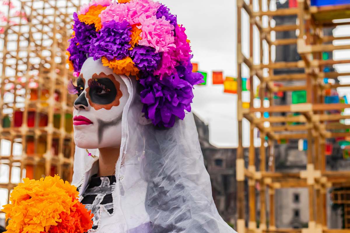 person person wearing flowers near scaffolding cdmx