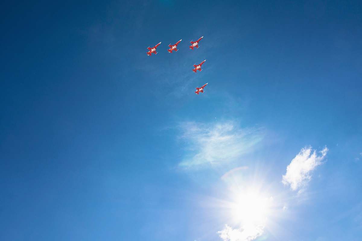 airplane fighter jets forming flying V cloud