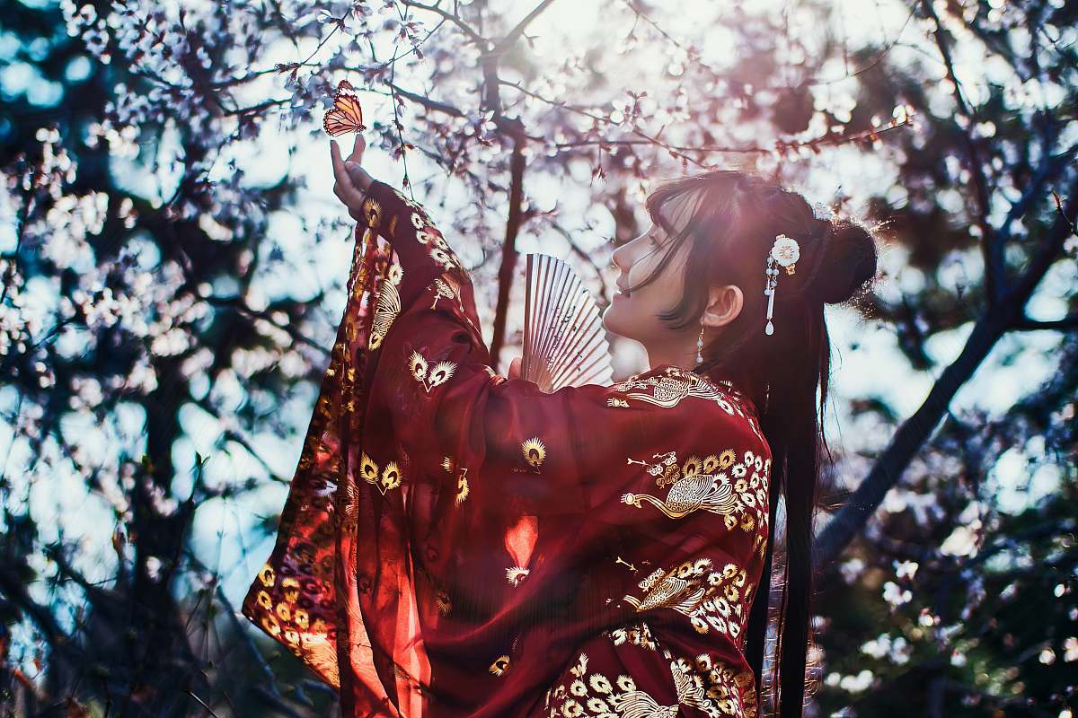 apparel unknown celebrity facing sideways outdoors robe
