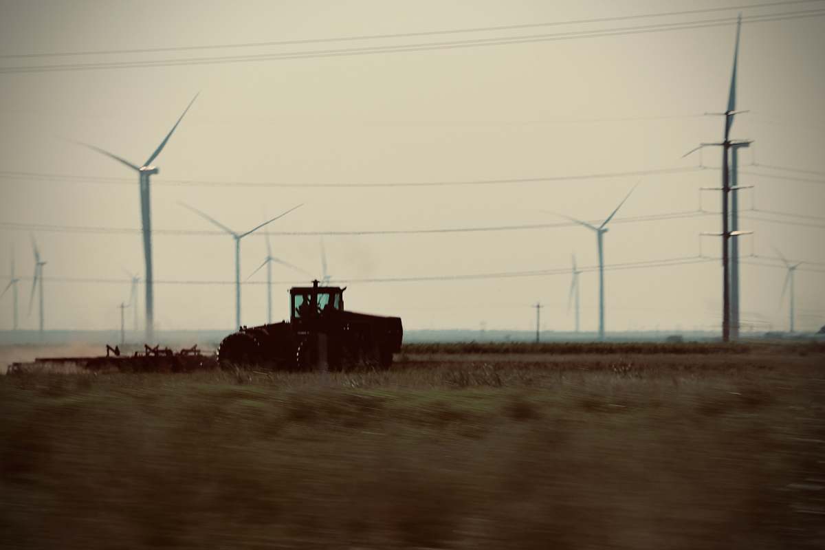 machine tractor on field motor