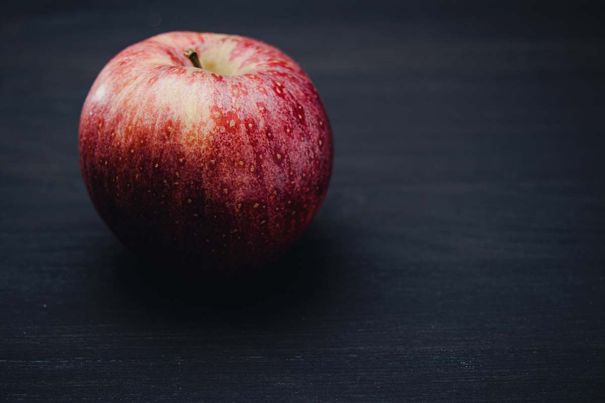 fruit macro photography of an applke apple