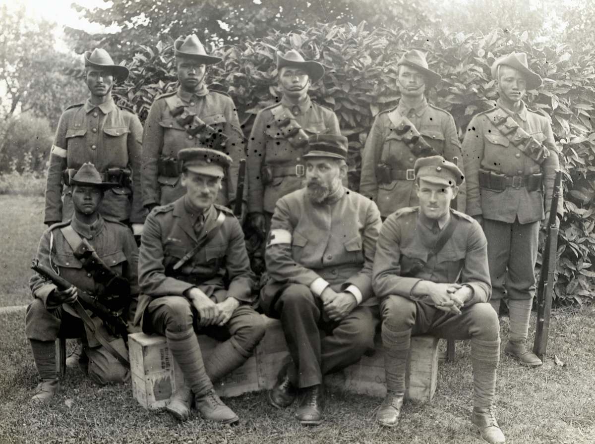person World War 1  Group of officers and men military