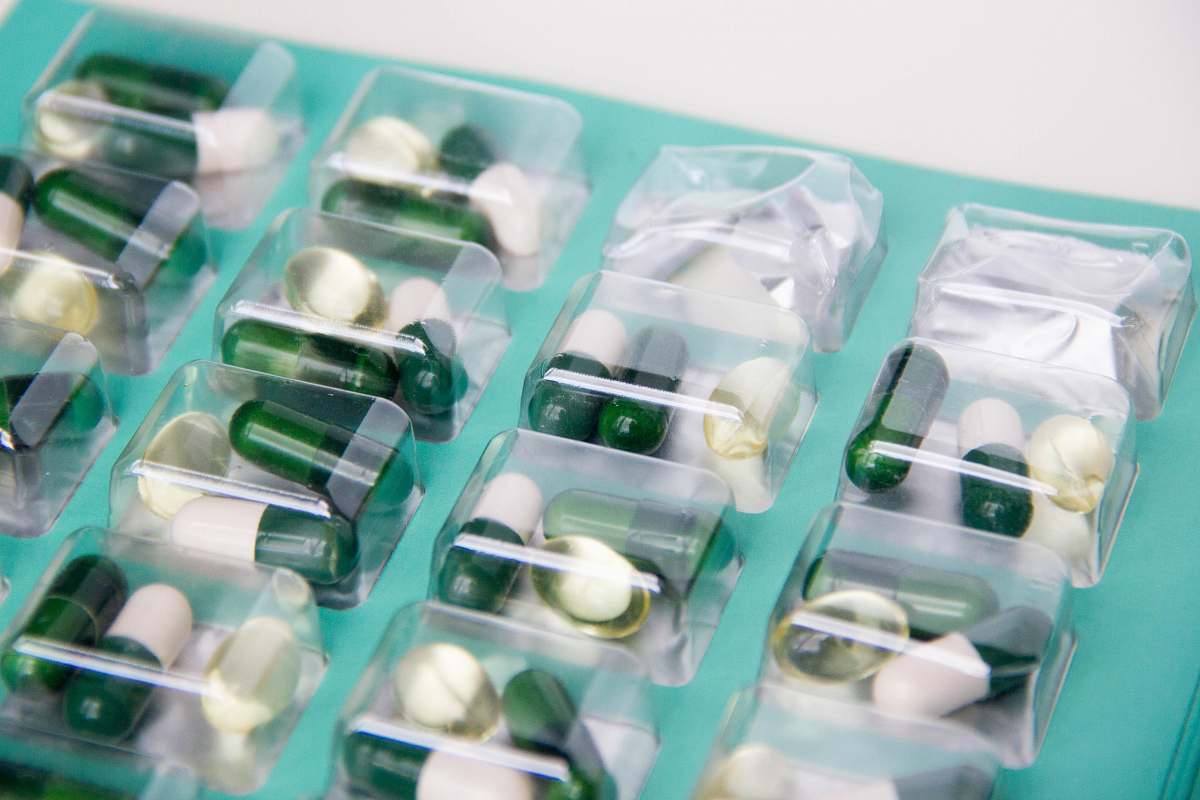 pill medication capsule lot medicine