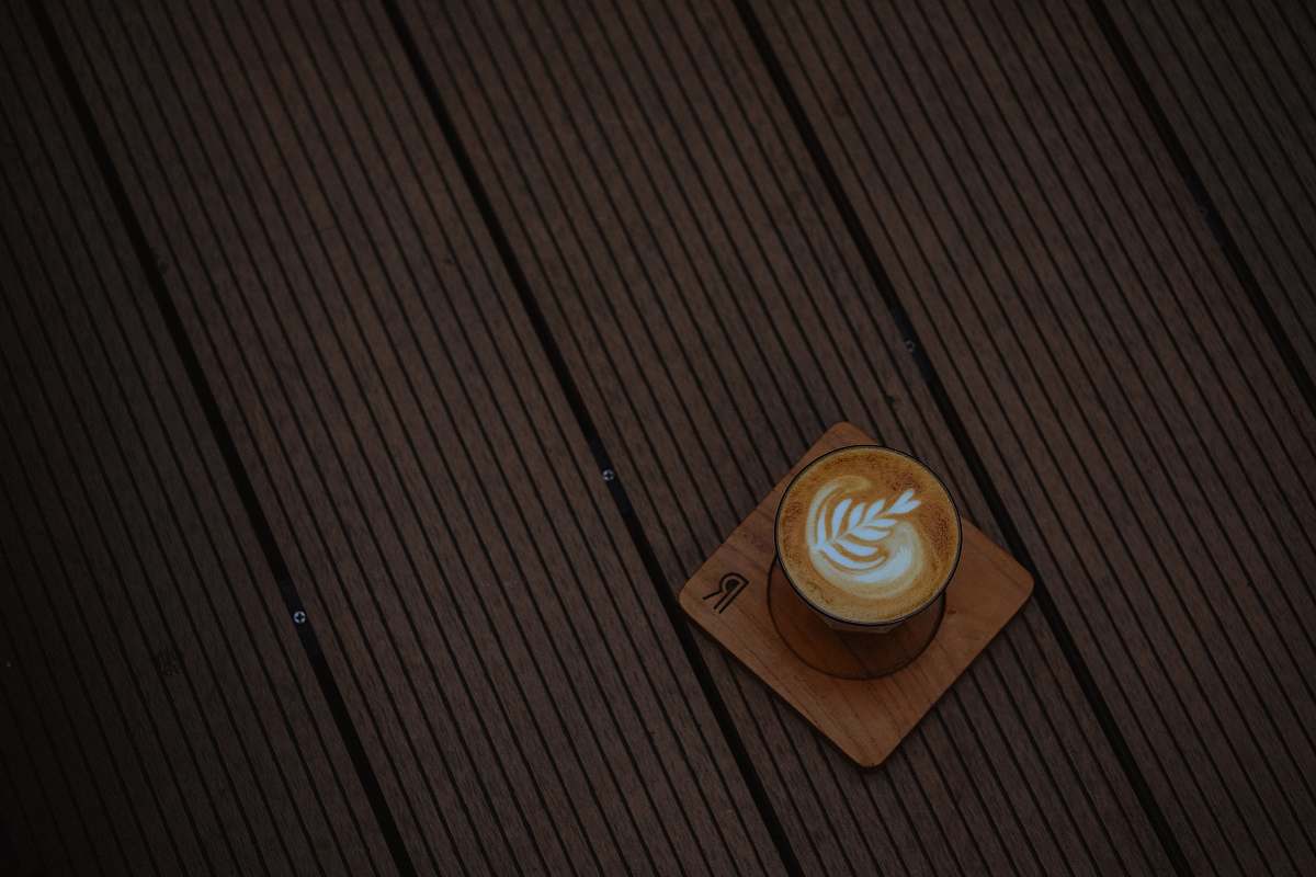 latte latte on ceramic mug art
