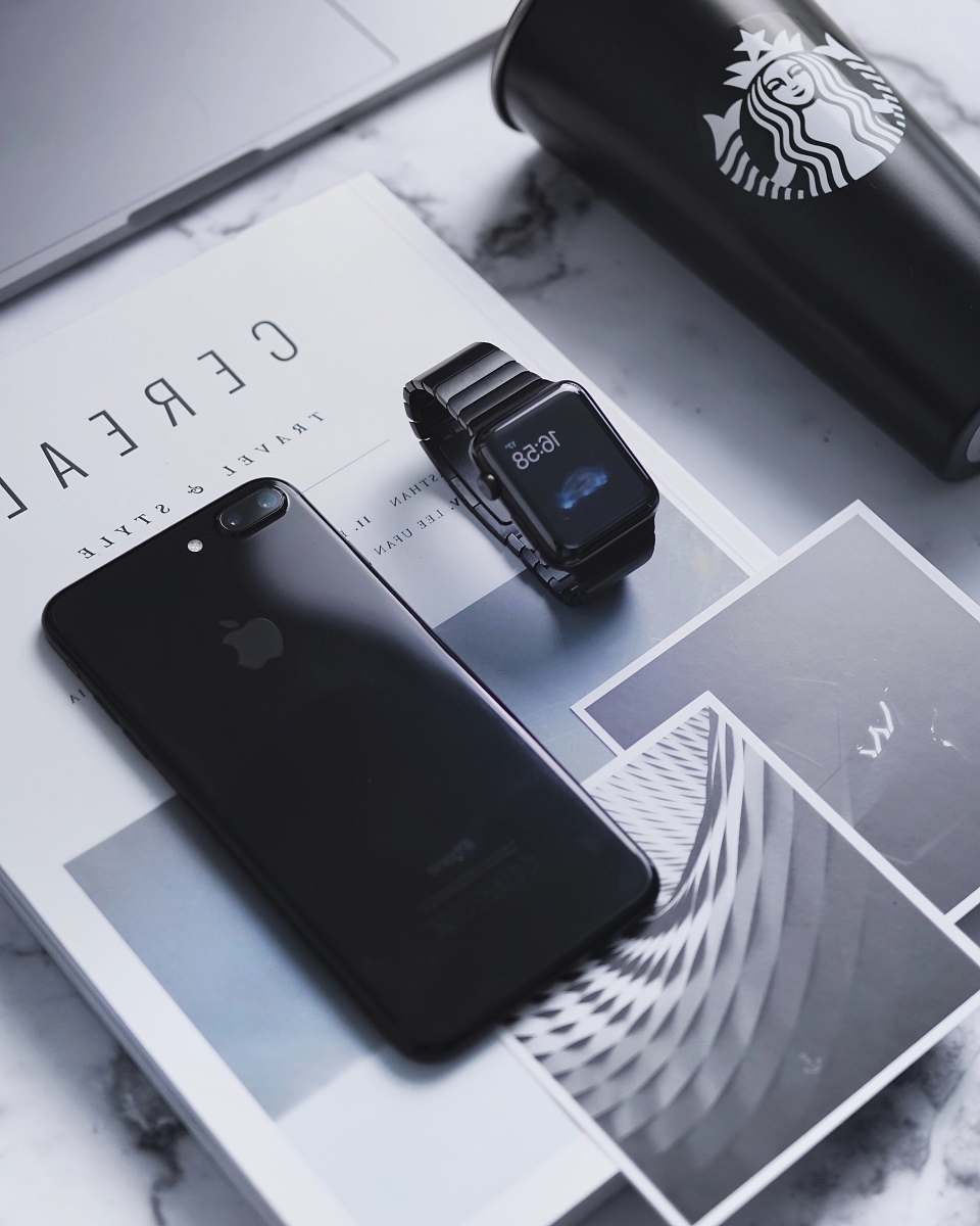 iphone space gray iPhone 8 Plus beside space black aluminum case Apple Watch ixelles