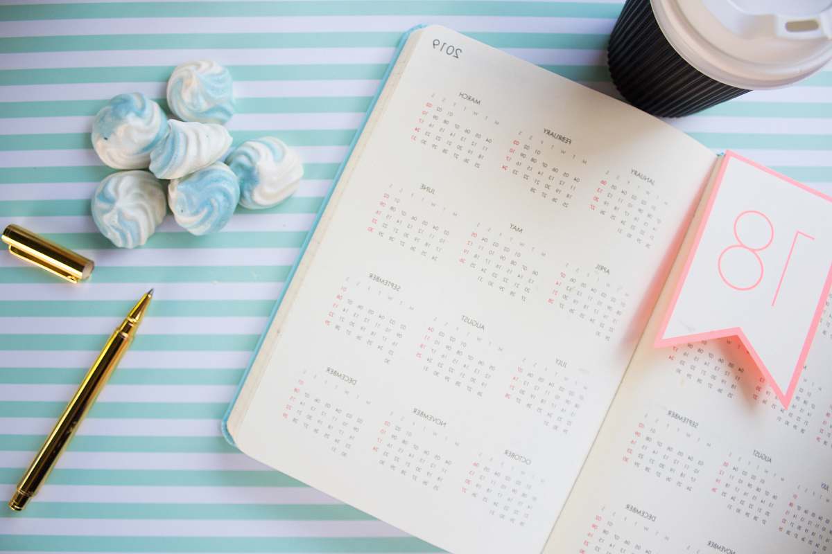calendar 2019 calendar on white and teal surface text