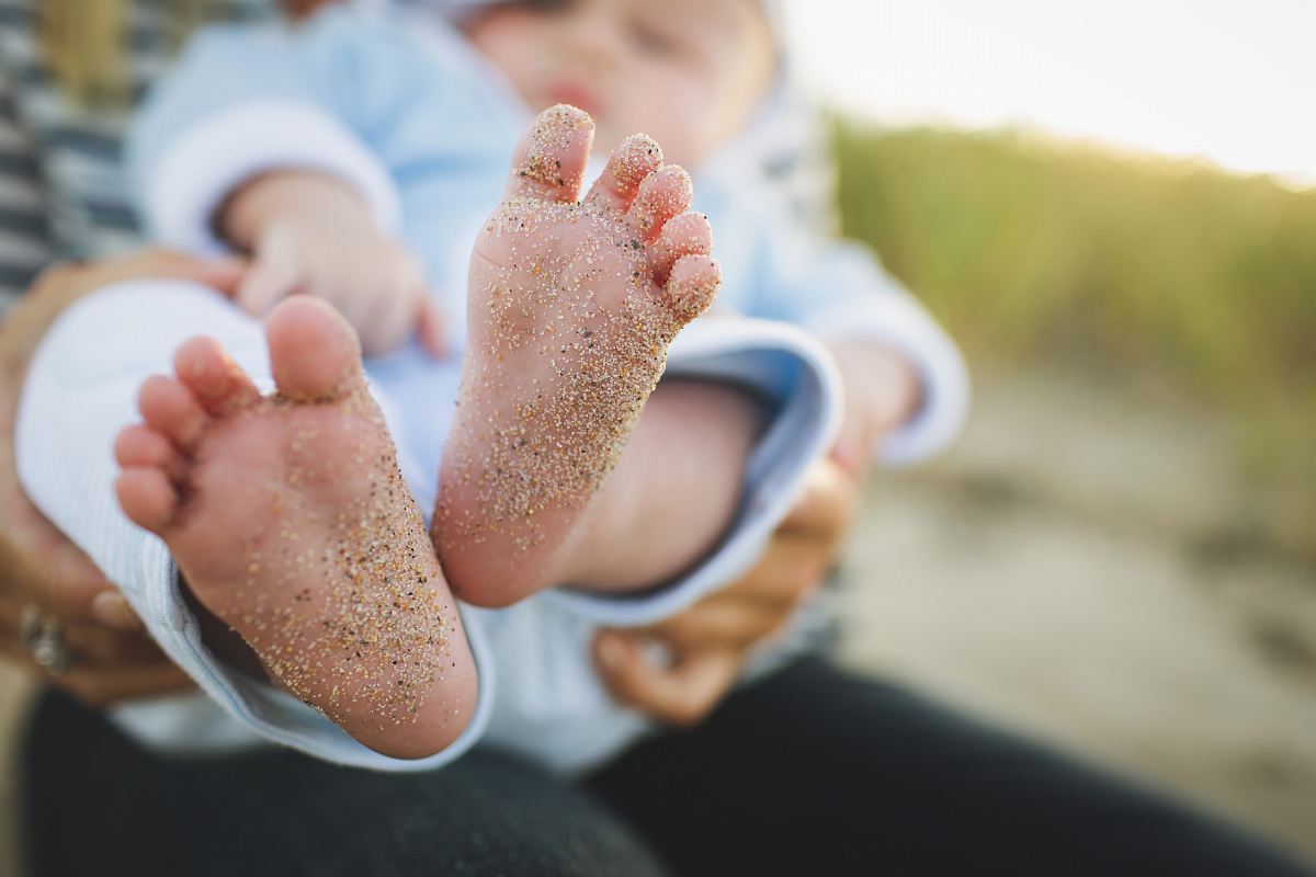 the baby feet carrier