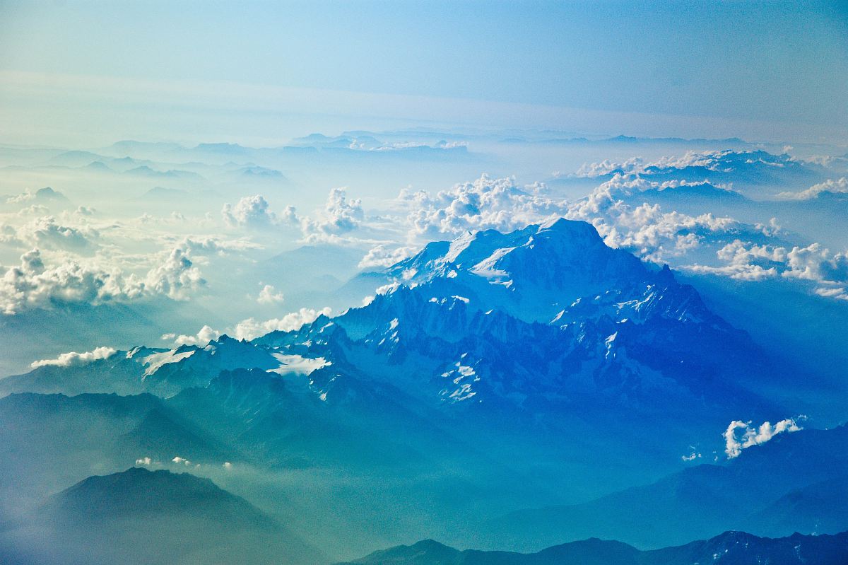 bird's-eye view of mountain rang