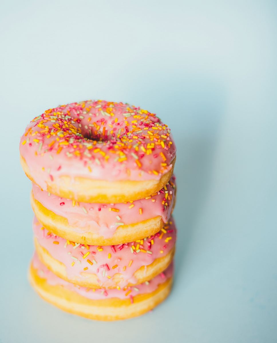 brown and pink doughnut close-up photography