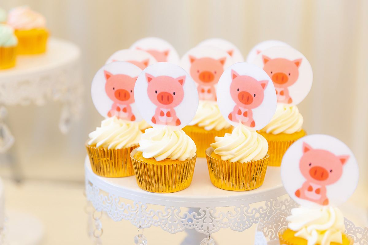 cupcakes on rack