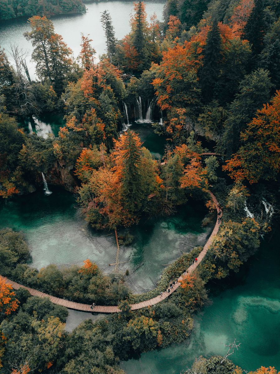 green-colored lakes