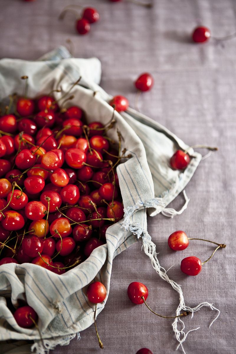 shallow focus photography of cherry fruits